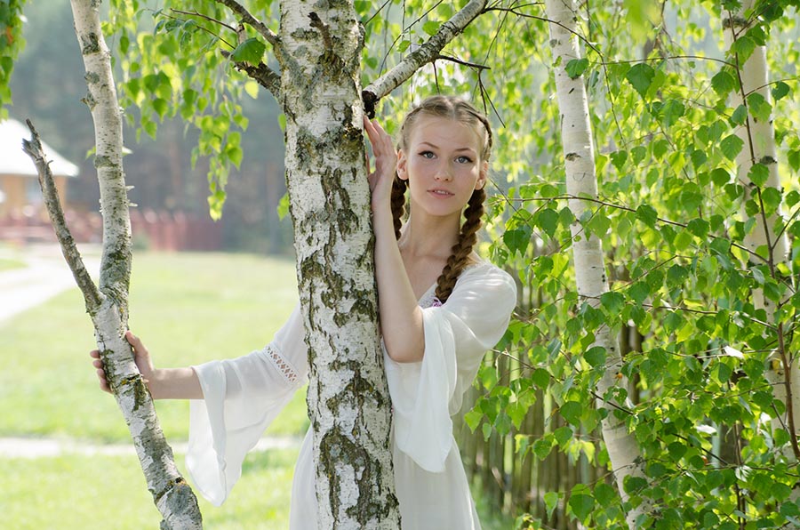 Women in Slavic costumes in Banjarmasin