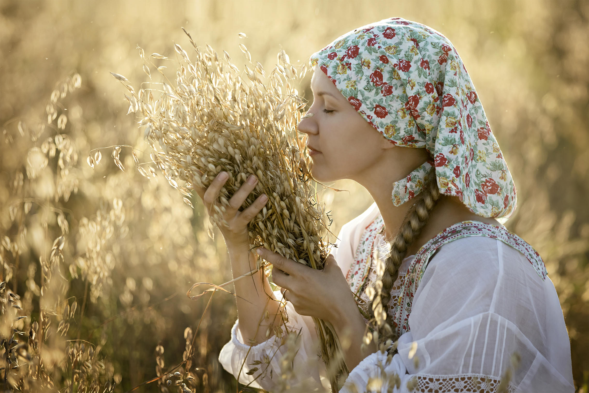 Photo Women in Slavic costumes in Banjarmasin