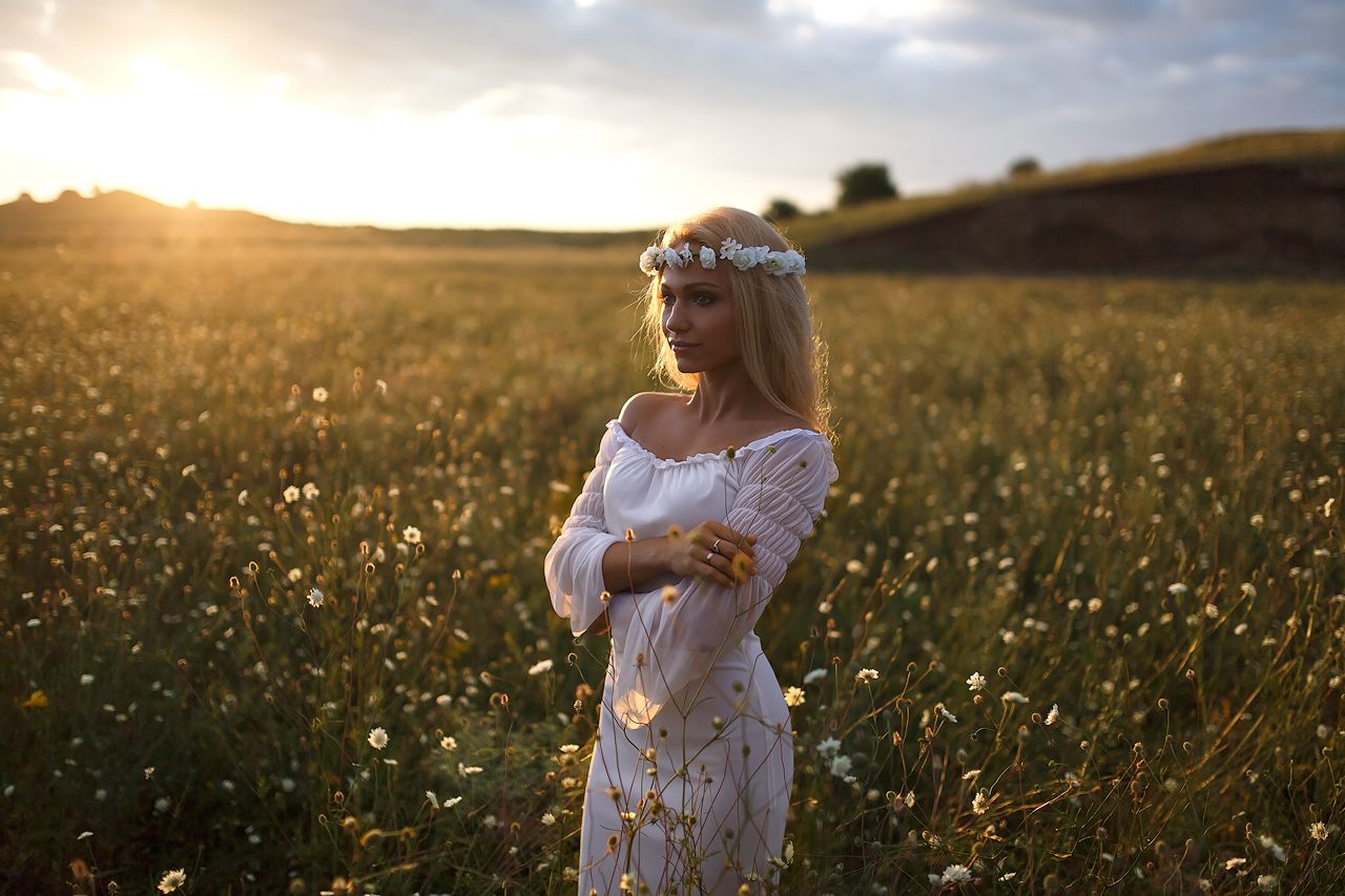 Girls in Slavic costumes in Banjarmasin
